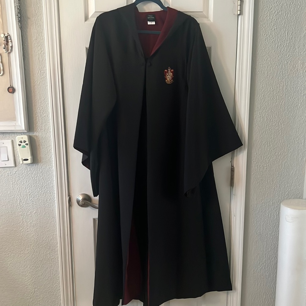 Harry Potter men’s small Gryffindor robe from universal studios